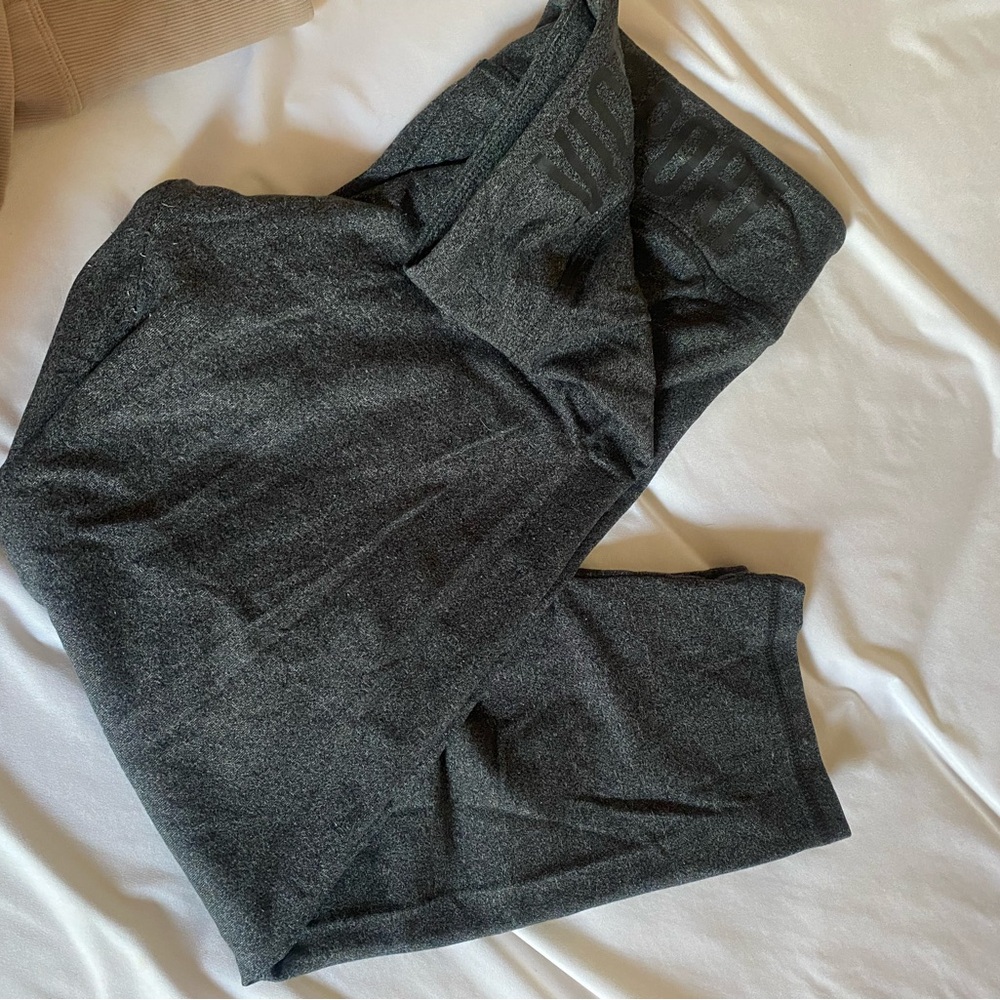 PINK Victoria's Secret workout crop legging